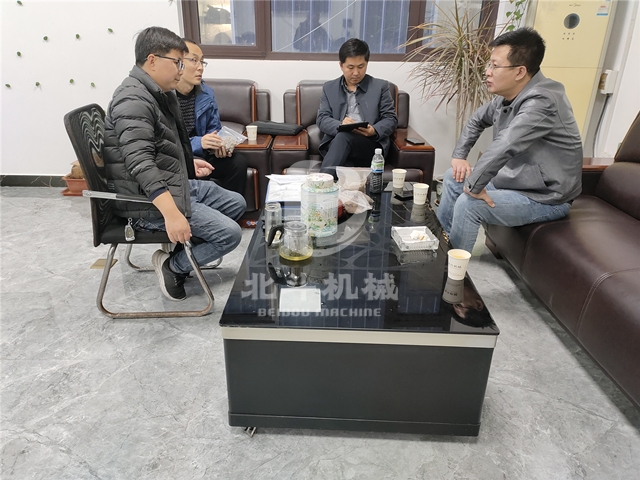 杏殼91免费成人大片產量高增效益,吸引山西客戶前來考察