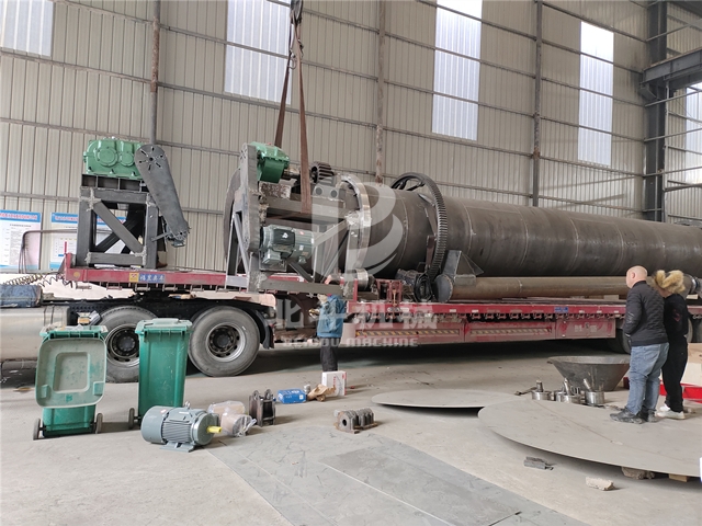 不畏風雪,91免费版下载機械核桃殼炭化活化爐裝車發往雲南